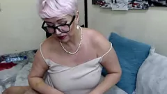 Redare MILF nesățioasă AimeeParadise se umple cu dovlecei și morcovi