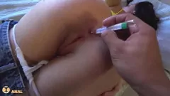 Reproduzir Curiosa meia-irmã exige dedilhado anal no ponto de vista