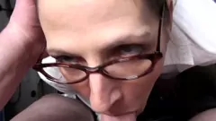 Oynat Kıvrımlı MILF Marie Madison'ın Pis Deepthroat Ofis Karşılaşması