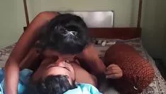 تشغيل ميسي اللطيف inarticulate بهدوء