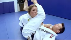 Oynat Petite Karate Öğrencisi Büyük Penisli Eğitmen ile Eğitim Seansından Sonra Becerildi ve Boşaldı