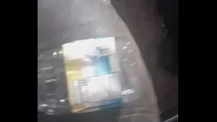 Reproducir Atrapado en una situación difícil: masturbación en solitario con una botella de aceite vegetal