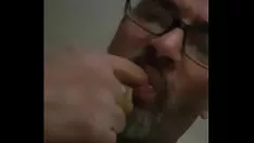 Redare Homosexual pappa cums pe asomare