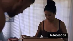 Redare Asian MILF Dana Vespoli devine hardcore cu un vitreg uniformat