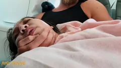 Odtwórz Candid Mile High Club: Publiczne palce azjatyckie Babe'a przez seksowne Andy Savage