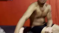 Oynat Üvey kız, erkek seks bebeği ile üvey babayı yakalar - kedi yalama, tabu, cumshot