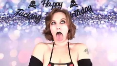 Jouer Il compleanno imbarazzante di compleanno di Housewife: Blackxrose92 Magic Control