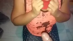 Reproduzir Latina MILF dá boquete intenso e ganha gozada