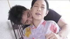 Reproducir MILF japonesa experimenta sexo anal por primera vez - Sin censura