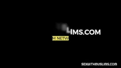 Afspelen Sensuele Muslimah geniet van een stomende pijpbeurt en handjob voordat ze in haar natte kut wordt geneukt