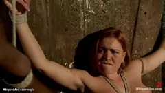 Redare Squatter degetele anal cu sânii uriași, Krissy Lynn și Lea Lexis, în dominație lesbiană hardcore și fetiș bdsm