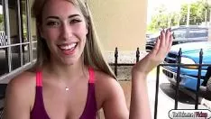 Jouer La Jolly Baby Kimber Lee viene scopata da uno sconosciuto per i suoi soldi