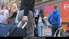 Afspelen Cover girl vuil geld in grijze legging