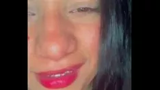 Afspelen Se desclass nuda y muestra su cuerpo