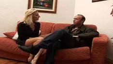 Reproducir italiano impresionante rubia milf severamente follada