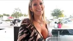 Abspielen Gehörnte Frau des Hauses mit Schalter